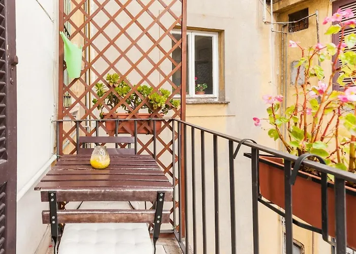 Delightful Piazza Di Spagna With Balcony